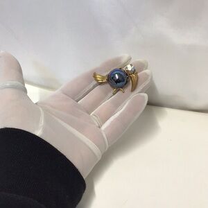 Cute Toucan antique Gold and Black jelly belly Bird Brooch unique vintage bling